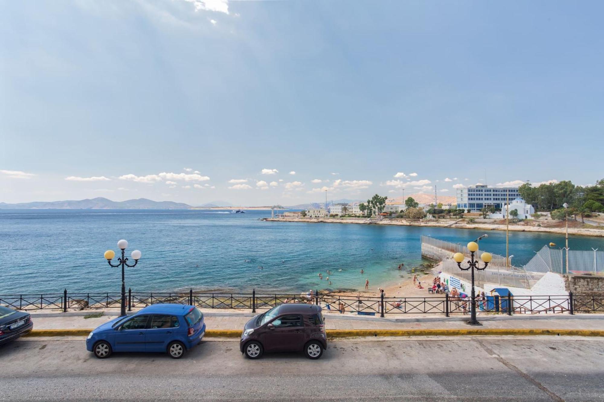 Ferienwohnung Modern Seaside Oasis In Pireas, Seaview & King Bed Exterior foto