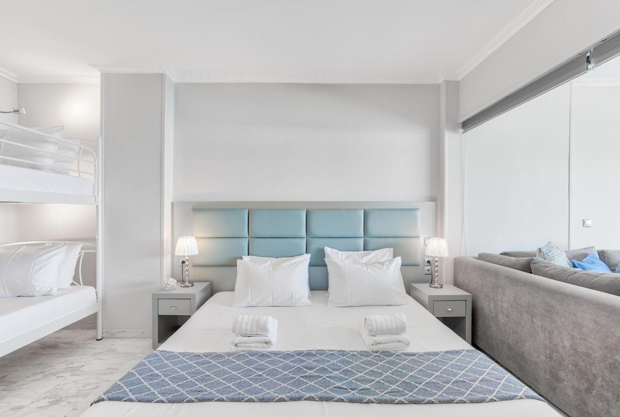 Ferienwohnung Modern Seaside Oasis In Pireas, Seaview & King Bed Exterior foto